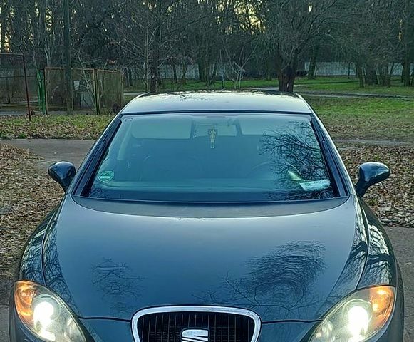 Серый Сеат Леон, объемом двигателя 2 л и пробегом 280 тыс. км за 7900 $, фото 1 на Automoto.ua