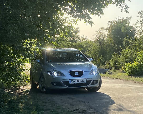 Серый Сеат Леон, объемом двигателя 1.8 л и пробегом 210 тыс. км за 6000 $, фото 1 на Automoto.ua