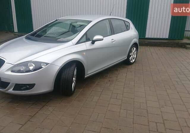 Серый Сеат Леон, объемом двигателя 1.6 л и пробегом 234 тыс. км за 6150 $, фото 1 на Automoto.ua