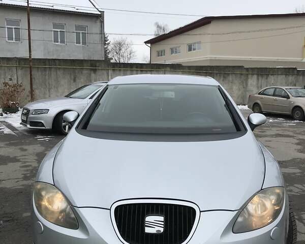 Серый Сеат Леон, объемом двигателя 0 л и пробегом 183 тыс. км за 6300 $, фото 1 на Automoto.ua