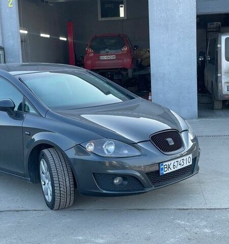 Серый Сеат Леон, объемом двигателя 1.4 л и пробегом 300 тыс. км за 5000 $, фото 1 на Automoto.ua