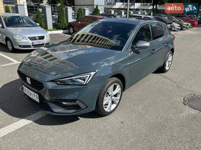 Синий Сеат Леон, объемом двигателя 1.5 л и пробегом 2 тыс. км за 31371 $, фото 1 на Automoto.ua