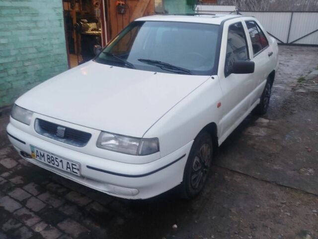 Білий Сеат Toledo, об'ємом двигуна 1.6 л та пробігом 250 тис. км за 450 $, фото 1 на Automoto.ua