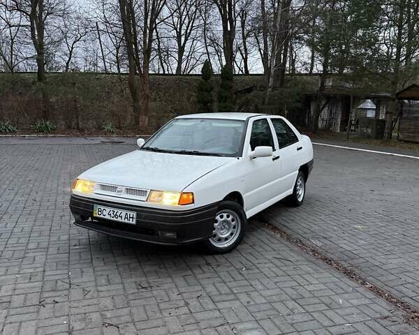 Белый Сеат Толедо, объемом двигателя 1.8 л и пробегом 300 тыс. км за 999 $, фото 1 на Automoto.ua