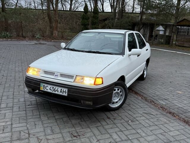 Белый Сеат Толедо, объемом двигателя 1.8 л и пробегом 300 тыс. км за 1100 $, фото 1 на Automoto.ua