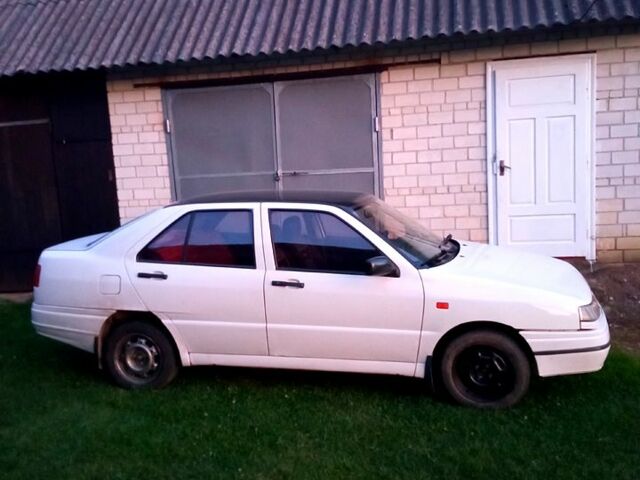 Білий Сеат Toledo, об'ємом двигуна 1.6 л та пробігом 400 тис. км за 1000 $, фото 1 на Automoto.ua