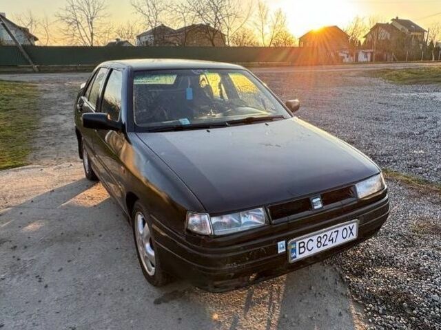 Черный Сеат Толедо, объемом двигателя 1.6 л и пробегом 150 тыс. км за 802 $, фото 1 на Automoto.ua