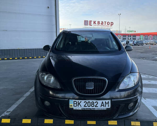 Черный Сеат Толедо, объемом двигателя 1.6 л и пробегом 300 тыс. км за 5000 $, фото 1 на Automoto.ua