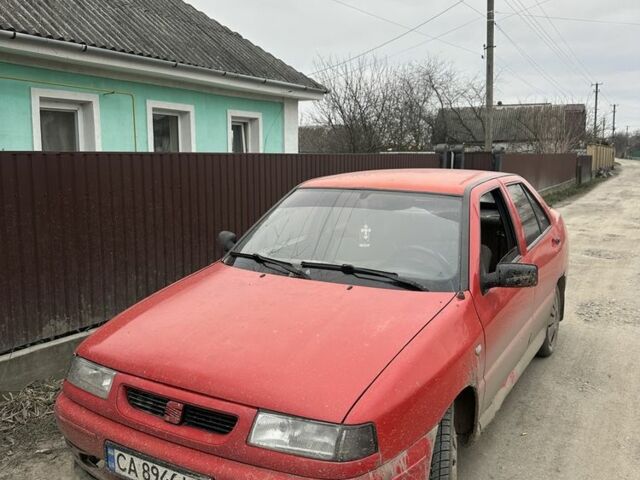 Червоний Сеат Toledo, об'ємом двигуна 1.8 л та пробігом 300 тис. км за 850 $, фото 1 на Automoto.ua