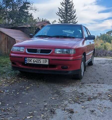 Червоний Сеат Toledo, об'ємом двигуна 1.6 л та пробігом 311 тис. км за 1600 $, фото 1 на Automoto.ua