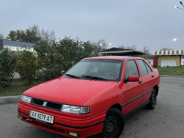 Червоний Сеат Toledo, об'ємом двигуна 1.6 л та пробігом 301 тис. км за 1200 $, фото 1 на Automoto.ua