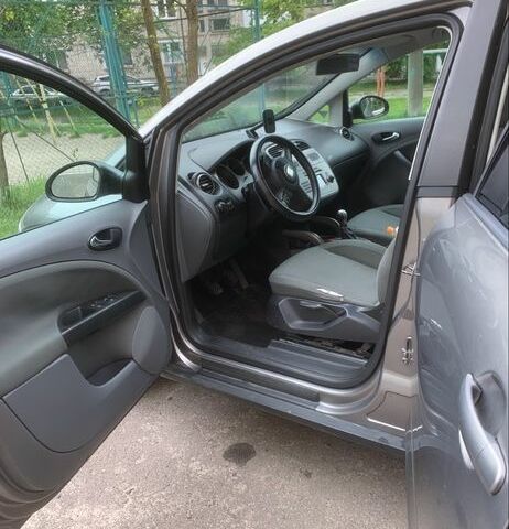 Серый Сеат Толедо, объемом двигателя 2 л и пробегом 300 тыс. км за 3800 $, фото 1 на Automoto.ua