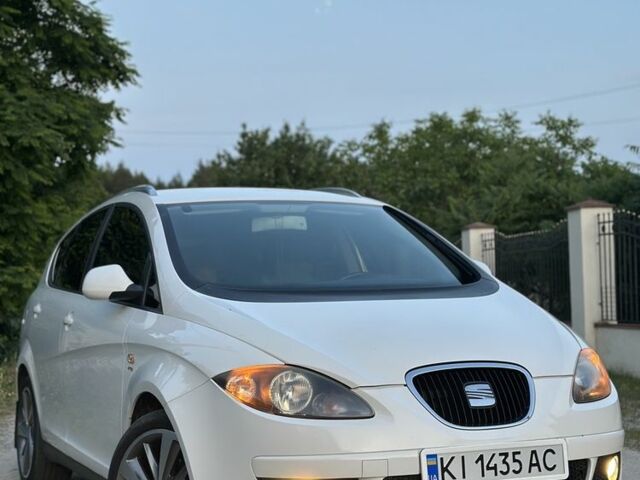 Белый Сеат Altea XL, объемом двигателя 2 л и пробегом 214 тыс. км за 6000 $, фото 1 на Automoto.ua