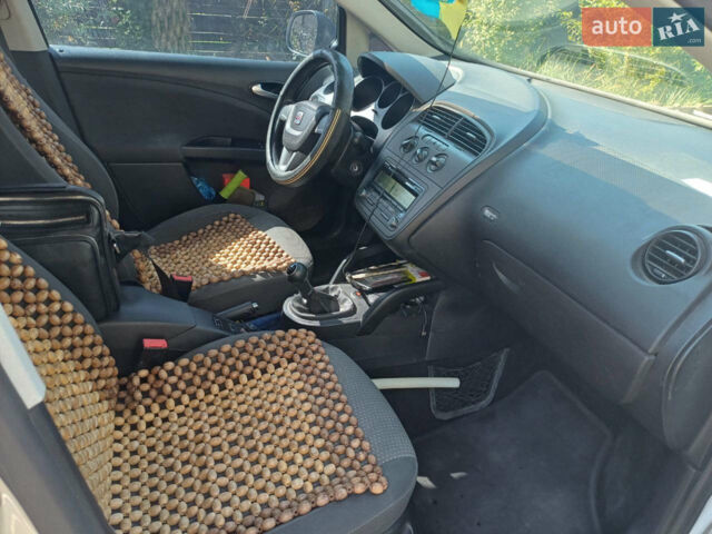 Білий Сеат Altea XL, об'ємом двигуна 1.6 л та пробігом 350 тис. км за 7000 $, фото 1 на Automoto.ua