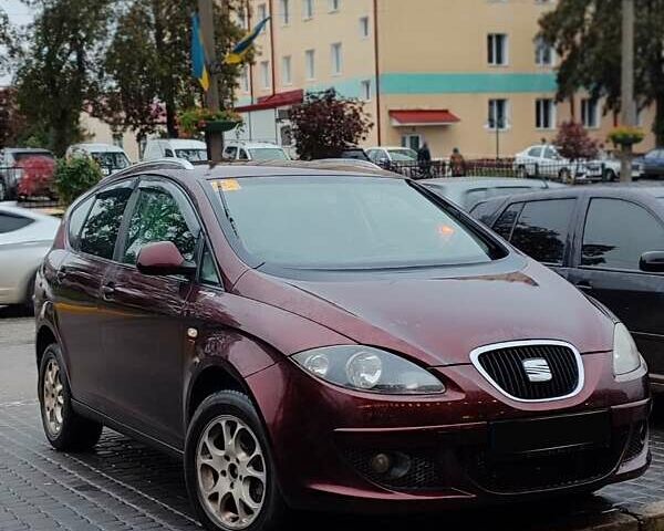 Красный Сеат Altea XL, объемом двигателя 1.97 л и пробегом 280 тыс. км за 5450 $, фото 1 на Automoto.ua