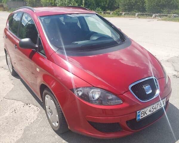 Красный Сеат Altea XL, объемом двигателя 1.6 л и пробегом 272 тыс. км за 4900 $, фото 1 на Automoto.ua