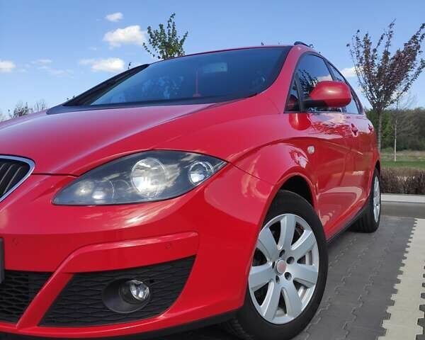 Красный Сеат Altea XL, объемом двигателя 1.6 л и пробегом 142 тыс. км за 10200 $, фото 1 на Automoto.ua