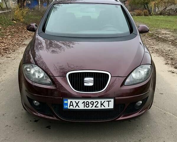 Красный Сеат Altea XL, объемом двигателя 2 л и пробегом 126 тыс. км за 6900 $, фото 1 на Automoto.ua
