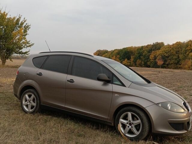 Серый Сеат Altea XL, объемом двигателя 0 л и пробегом 242 тыс. км за 4817 $, фото 1 на Automoto.ua
