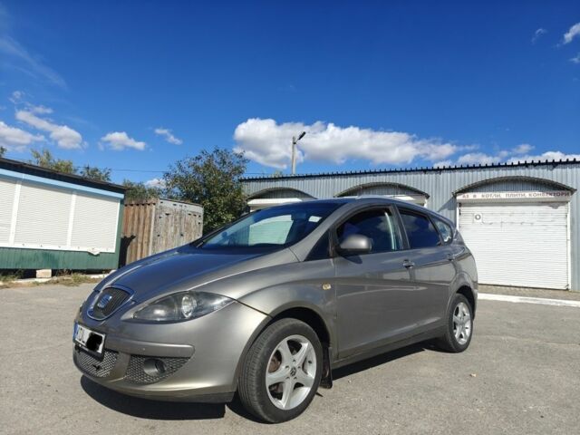 Серый Сеат Altea XL, объемом двигателя 2 л и пробегом 318 тыс. км за 2505 $, фото 1 на Automoto.ua