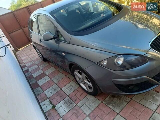 Сеат Altea XL 2012 у Харкові на Automoto.ua Сірий Сеат Altea XL, об'ємом двигуна 1.6 л та пробігом 155 тис. км за 7200 $, фото 1 на Automoto.ua