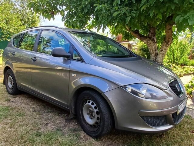 Сеат Altea XL 2007 в Богуславе на Automoto.ua Серый Сеат Altea XL, объемом двигателя 0 л и пробегом 252 тыс. км за 6500 $, фото 1 на Automoto.ua