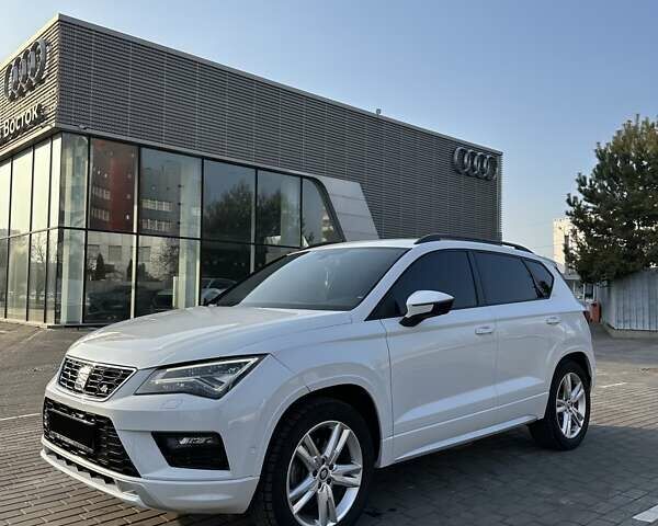 Белый Сеат Ateca, объемом двигателя 1.97 л и пробегом 101 тыс. км за 27500 $, фото 1 на Automoto.ua