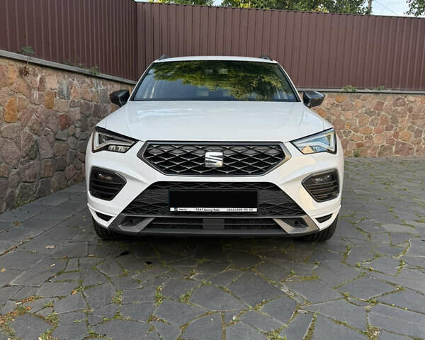 Белый Сеат Ateca, объемом двигателя 1.97 л и пробегом 38 тыс. км за 34200 $, фото 1 на Automoto.ua