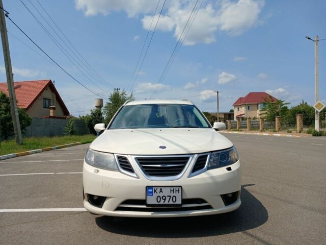 Белый Сааб 9-3 X, объемом двигателя 2 л и пробегом 275 тыс. км за 5700 $, фото 1 на Automoto.ua