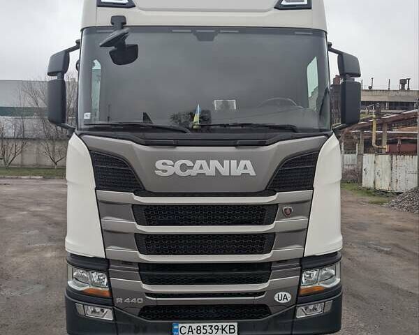 Белый Сканиа R 440, объемом двигателя 12.74 л и пробегом 200 тыс. км за 95000 $, фото 1 на Automoto.ua