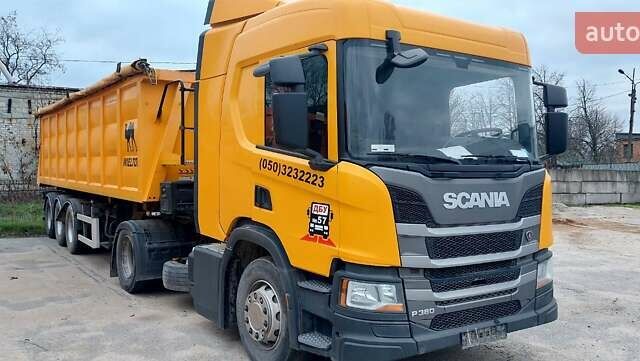 Желтый Сканиа P380 CB8X4EHZ, объемом двигателя 12.74 л и пробегом 300 тыс. км за 93118 $, фото 1 на Automoto.ua