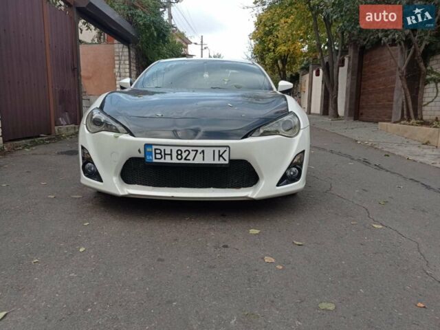 Белый Сцион FR-S, объемом двигателя 2 л и пробегом 60 тыс. км за 13000 $, фото 1 на Automoto.ua