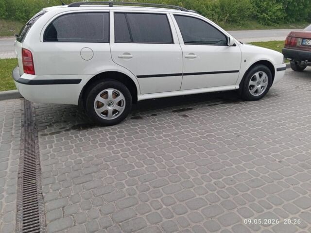 Белый Шкода Другая, объемом двигателя 1.6 л и пробегом 256 тыс. км за 5300 $, фото 1 на Automoto.ua
