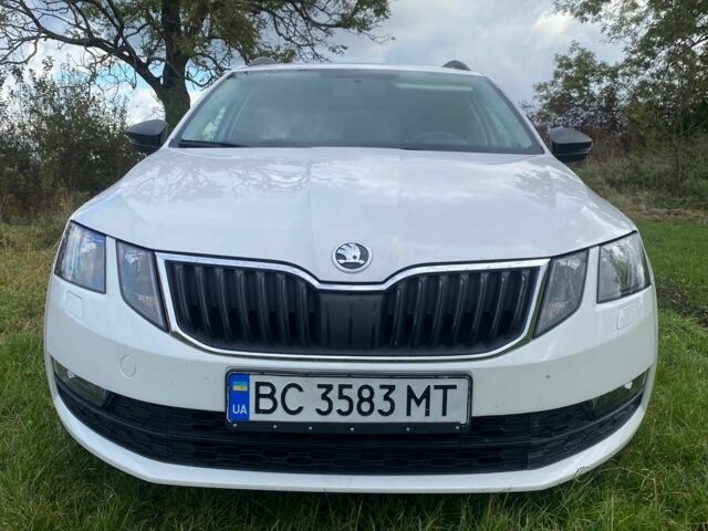 Белый Шкода Другая, объемом двигателя 1.6 л и пробегом 198 тыс. км за 11500 $, фото 1 на Automoto.ua