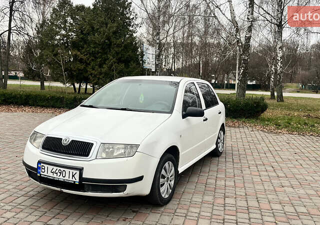 Белый Шкода Фабия, объемом двигателя 1.39 л и пробегом 470 тыс. км за 2500 $, фото 1 на Automoto.ua