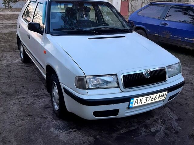 Белый Шкода Фабия, объемом двигателя 1.3 л и пробегом 400 тыс. км за 2200 $, фото 1 на Automoto.ua