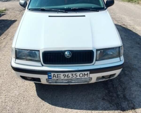 Белый Шкода Фабия, объемом двигателя 0 л и пробегом 200 тыс. км за 1700 $, фото 1 на Automoto.ua