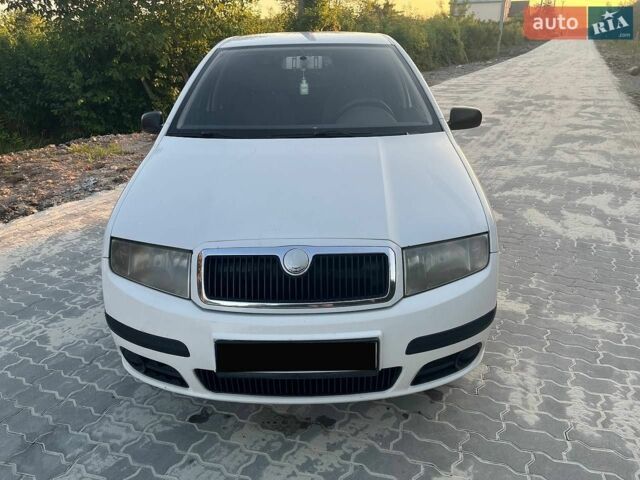 Білий Шкода Фабія, об'ємом двигуна 1.39 л та пробігом 240 тис. км за 2900 $, фото 1 на Automoto.ua