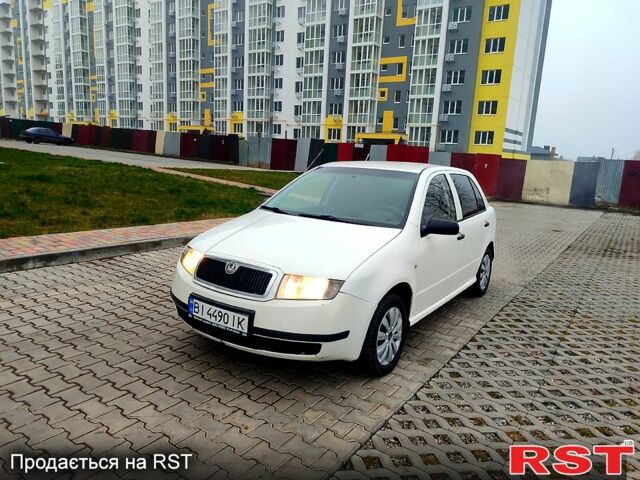 Белый Шкода Фабия, объемом двигателя 1.4 л и пробегом 257 тыс. км за 2500 $, фото 1 на Automoto.ua