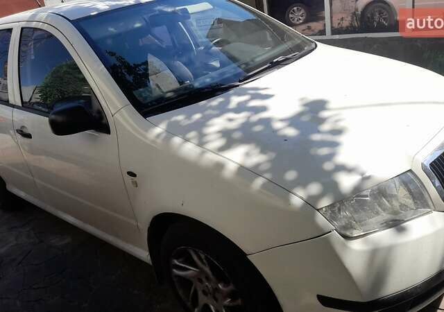 Белый Шкода Фабия, объемом двигателя 1.4 л и пробегом 270 тыс. км за 3400 $, фото 1 на Automoto.ua