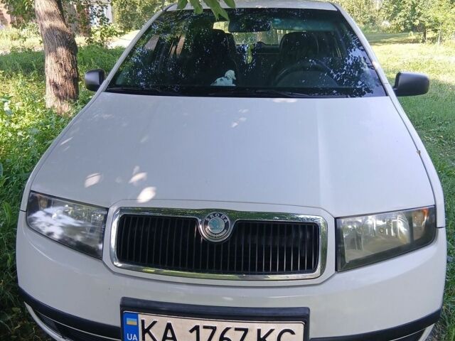 Білий Шкода Фабія, об'ємом двигуна 1.39 л та пробігом 240 тис. км за 3000 $, фото 1 на Automoto.ua