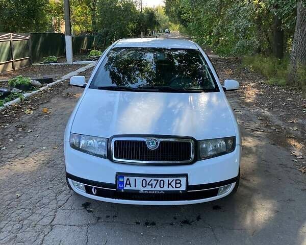 Белый Шкода Фабия, объемом двигателя 1.39 л и пробегом 332 тыс. км за 3700 $, фото 1 на Automoto.ua