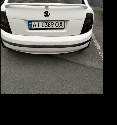 Белый Шкода Фабия, объемом двигателя 1.4 л и пробегом 263 тыс. км за 4000 $, фото 1 на Automoto.ua