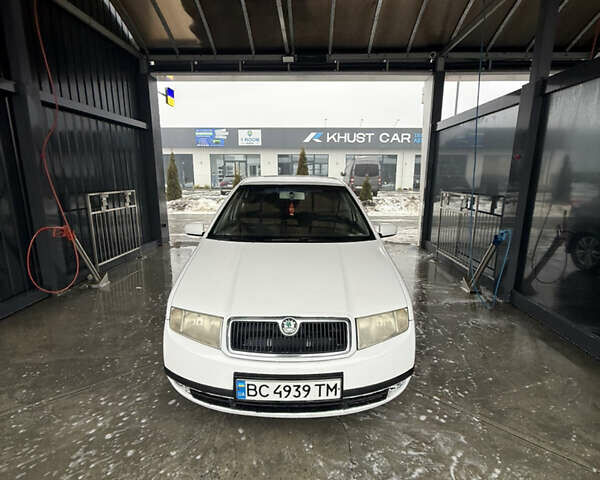 Белый Шкода Фабия, объемом двигателя 1.4 л и пробегом 326 тыс. км за 2800 $, фото 1 на Automoto.ua