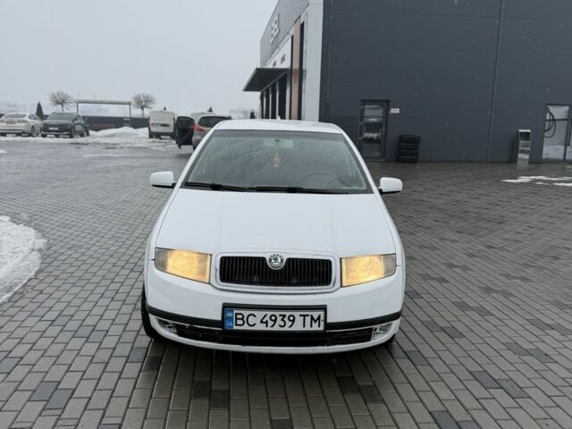 Белый Шкода Фабия, объемом двигателя 1.4 л и пробегом 320 тыс. км за 2900 $, фото 1 на Automoto.ua