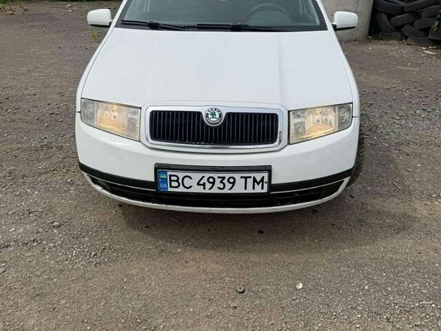 Білий Шкода Фабія, об'ємом двигуна 1.39 л та пробігом 327 тис. км за 2999 $, фото 1 на Automoto.ua