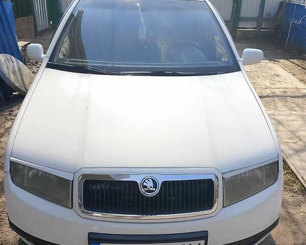 Белый Шкода Фабия, объемом двигателя 1.4 л и пробегом 237 тыс. км за 3000 $, фото 1 на Automoto.ua