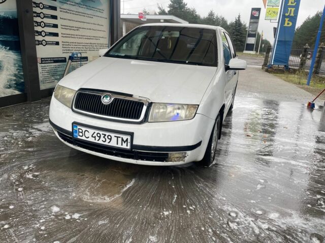 Білий Шкода Фабія, об'ємом двигуна 1.4 л та пробігом 325 тис. км за 2700 $, фото 1 на Automoto.ua