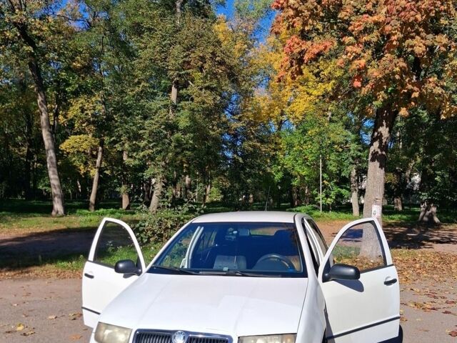 Білий Шкода Фабія, об'ємом двигуна 1.2 л та пробігом 292 тис. км за 2100 $, фото 1 на Automoto.ua