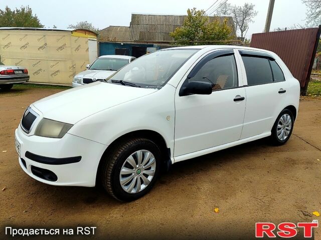 Білий Шкода Фабія, об'ємом двигуна 1.2 л та пробігом 300 тис. км за 2950 $, фото 1 на Automoto.ua
